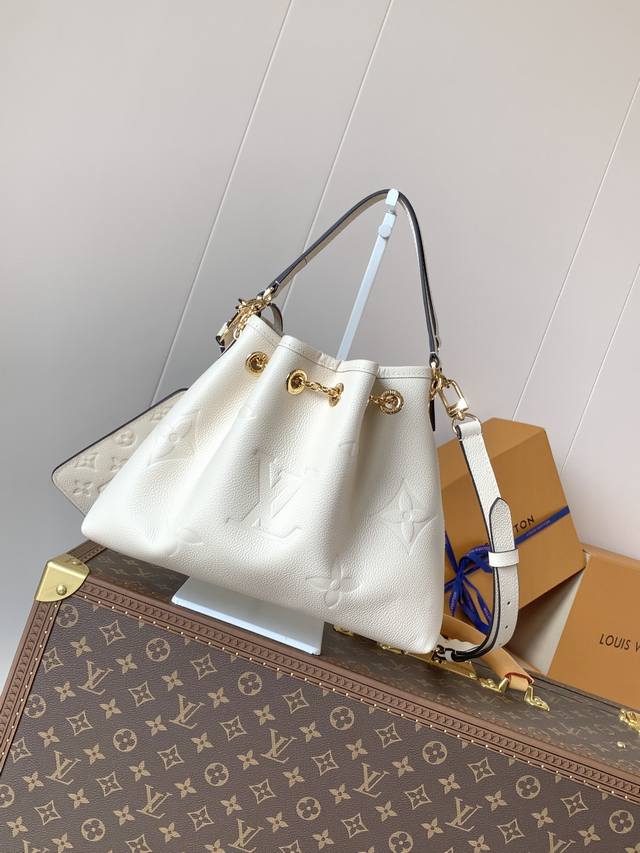 顶级原单,变码芯片 M25453杏色 M4 9黑色 M46492粉色 M25452白色 本款 Summer Bundle 手袋出自 Dégradé 系列,崭新抽 顶级原单,变码芯片 M25453杏色 M4 9黑色 M46492粉色 M25452白色 本款 Summer Bundle 手袋出自 Dégradé 系列,崭新抽