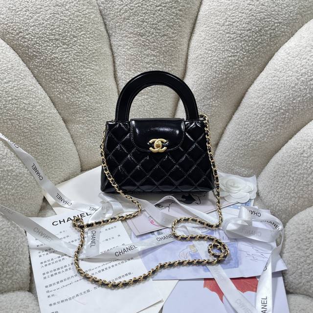 克色现货24A Kelly手柄包 丝绒布 时尚是一个轮回，大热门中古kelly被chanel重新设计焕发生机，中古kelly以经典的手柄手提出名，在基础加上皮穿