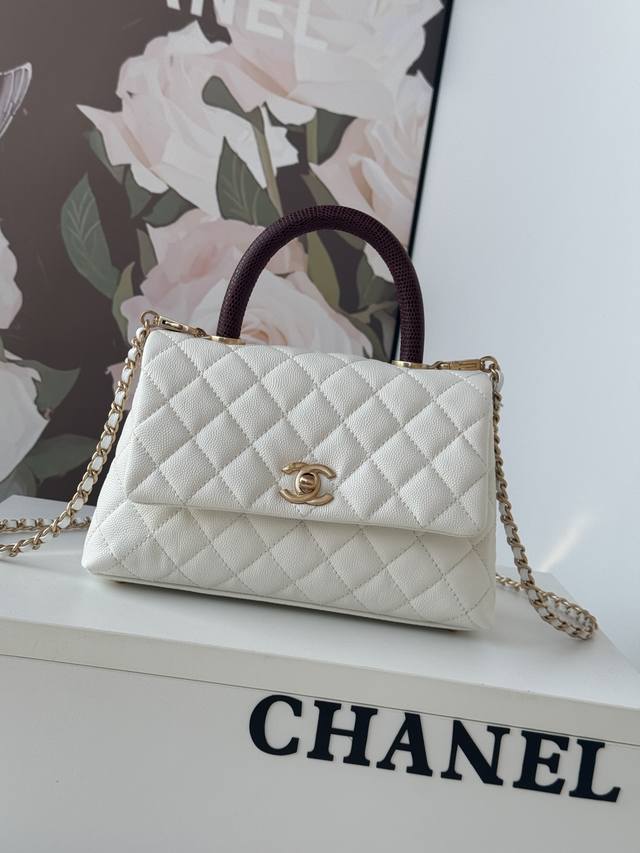 A92990最新棱格细颗粒压花小牛皮配与小球纹手柄单肩斜挎手提中号口盖包，颗粒压花小牛皮 、小球纹皮与金色金属 ，尺寸：24Cm