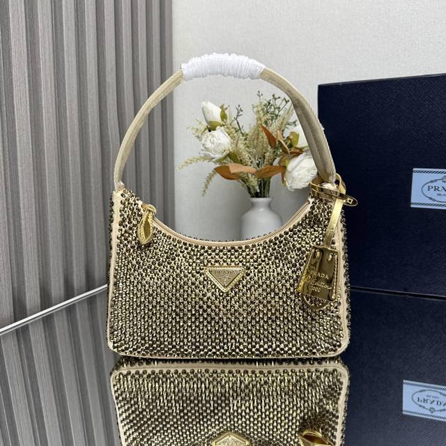 正品级 顶级原单 闪钻hobo新款金色系列1Ne515闪钻，最美最闪的水钻hobo进口钻网 亮闪闪的外表 夜灯下blingbling的效果非常吸睛 回头率特高拿