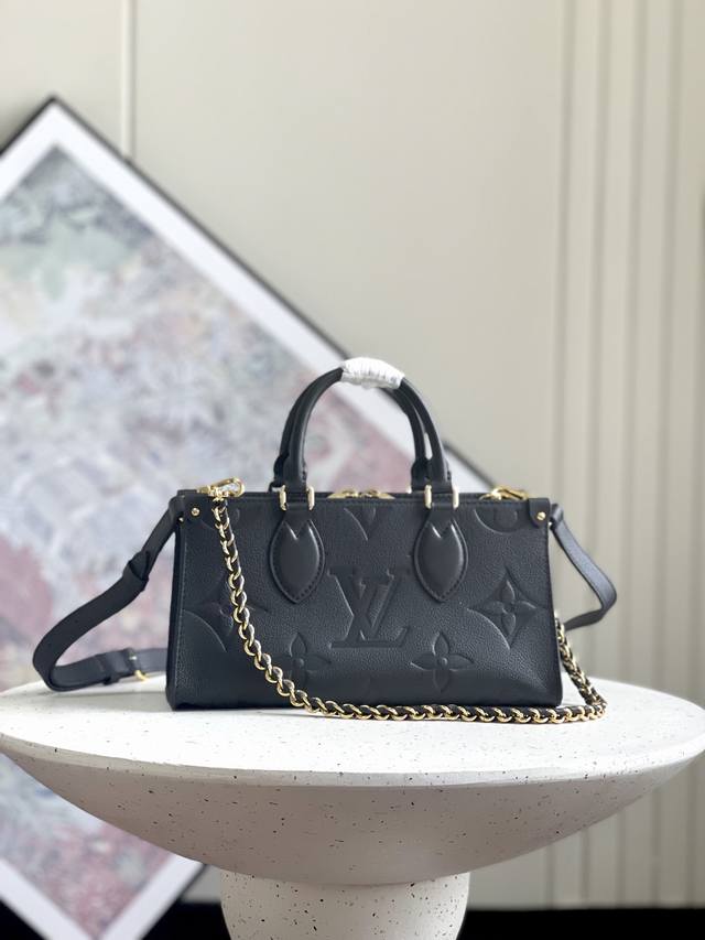 正品级 M23698 白色m23640 横版托特包 本款 Onthego East West 手袋引入 Onthego 小号托特包设计,以 Monogram E 正品级 M23698 白色m23640 横版托特包 本款 Onthego East West 手袋引入 Onthego 小号托特包设计,以 Monogram E