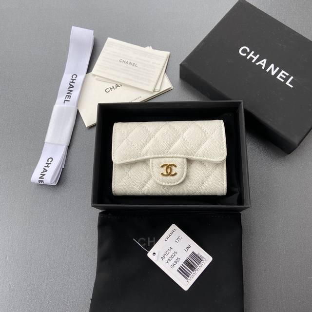 原厂皮 小香进口意大利皮 货号:Ap0214 尺寸:W11×H7Cm 颜色:白色细球纹金色钢唛