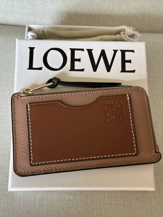 原厂皮 Loewe最卡包a01豆沙粉配包装 尺寸13-7.5Cm 原厂皮 Loewe最卡包a01豆沙粉配包装 尺寸13-7.5Cm
