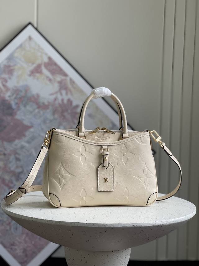 正品级 独家实拍 顶级原单m46488黑色 M46503 本款 Trianon 小号手袋取材 Monogram Empreinte 压纹皮革，以 V 形轮廓呼应