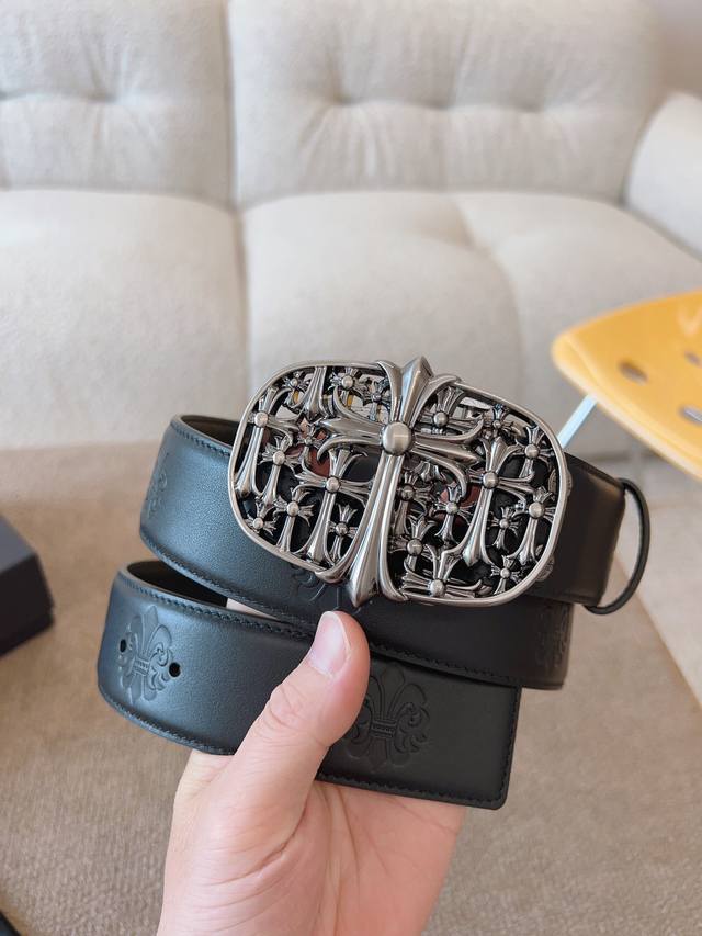 克罗心腰带,是一款明星网红爱不释手品牌;采用精选双面头层牛皮制作,由选料到制作都是经过精心筛选,搭配复古五金元素点缀。呈现出独特、个性、潮流休闲风格;是一款不可 克罗心腰带,是一款明星网红爱不释手品牌;采用精选双面头层牛皮制作,由选料到制作都是经过精心筛选,搭配复古五金元素点缀。呈现出独特、个性、潮流休闲风格;是一款不可