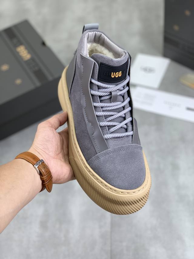 新款 Ugg 最新款开口笑 全真羊毛内里 顶级高端品质皮毛一体保暖雪地靴来自澳洲温暖奢侈品牌男鞋，Ugg-5877官网同步、采用进口牛皮制作，精心缝制而成..进