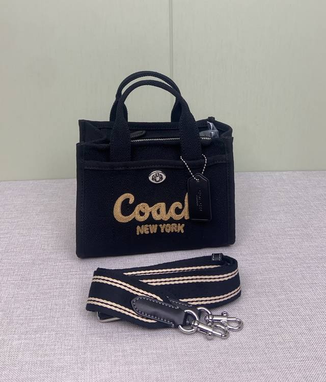 Coach 蔻驰2024 12月新款c Z098迷你号tote托特包通勤必备 满足日常需求 精致字母刺绣质感满满封闭式拉链设计,非常安全√尺寸20 22 含手挽 Coach 蔻驰2024 12月新款c Z098迷你号tote托特包通勤必备 满足日常需求 精致字母刺绣质感满满封闭式拉链设计,非常安全√尺寸20 22 含手挽