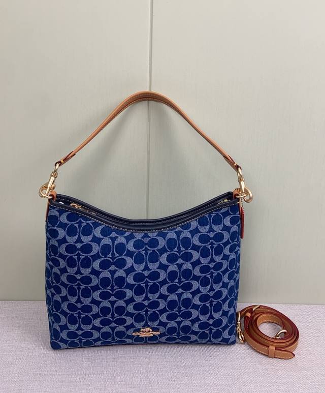 Coach12月新品牛仔流浪包到货 Cy702 最近的大热的laurel流浪包材质升级时尚丹宁牛仔材质,百搭有质感,容量超级实用,可单肩斜挎都有范儿 Coach12月新品牛仔流浪包到货 Cy702 最近的大热的laurel流浪包材质升级时尚丹宁牛仔材质,百搭有质感,容量超级实用,可单肩斜挎都有范儿