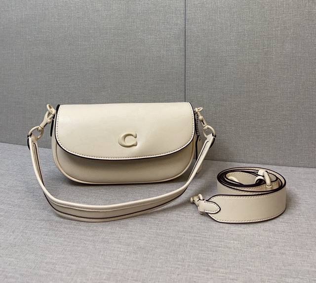Coach Emmy 5月新品 Cr667 Cr666夏日极简白色包包奶呼呼的白色包包搭配同色金属蛮清爽滴腋下 斜挎都可 圆鼓鼓的包型很讨巧敲耐看 尺寸22 1 Coach Emmy 5月新品 Cr667 Cr666夏日极简白色包包奶呼呼的白色包包搭配同色金属蛮清爽滴腋下 斜挎都可 圆鼓鼓的包型很讨巧敲耐看 尺寸22 1