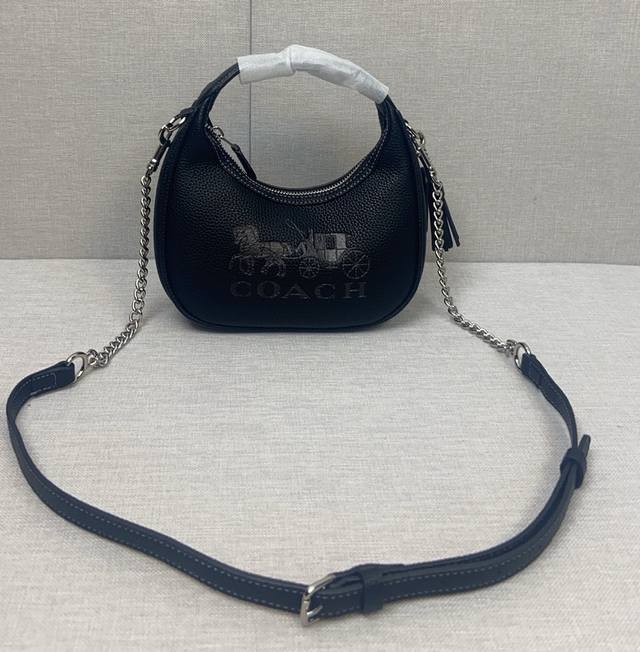 Ct773 Cu984 Ct774 Coach Carmen单肩 斜挎包。老花加牛皮内置拉链袋顶部拉链开合，织物衬里垂直长度12.5Cm手柄 垂直长度60Cm可