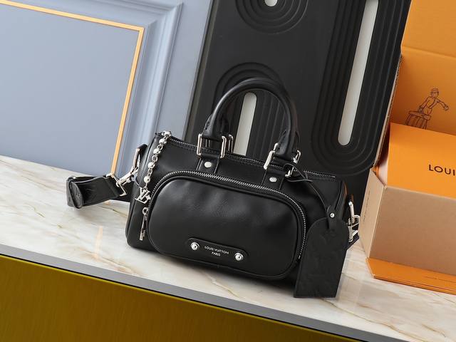 升级原版 M13988全皮黑色m12627卡其老花,黑色草绿46271黑花本款keepall Bandoulière 25手袋为粒面皮革融入绒面细节和做旧效果金 升级原版 M13988全皮黑色m12627卡其老花,黑色草绿46271黑花本款keepall Bandoulière 25手袋为粒面皮革融入绒面细节和做旧效果金