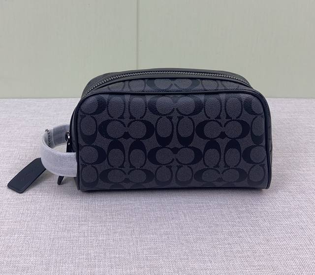 新品 Coach 蔻驰奥莱 老花2515 平纹2522 经典标志老花小号旅行用品包 化妆包 收纳包，人造革配牛皮革，内置多功能袋，拉链封口，织布衬里，垂直长度4