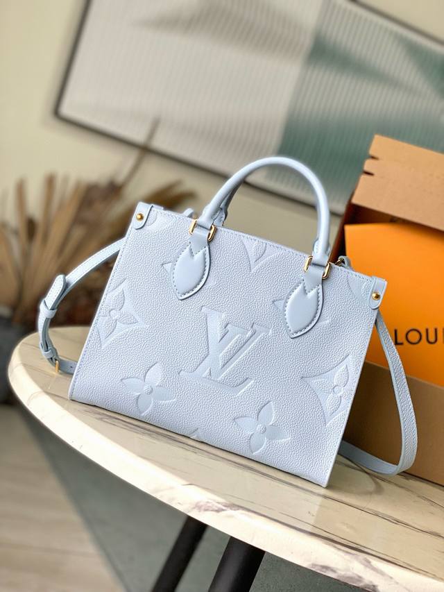 头层皮 顶级原单 M46840 蓝色印花 Onthego 小号 Tote 包向 1968 年的经典 Sac Plat 手袋汲取灵感,以压印 Medium Bic 头层皮 顶级原单 M46840 蓝色印花 Onthego 小号 Tote 包向 1968 年的经典 Sac Plat 手袋汲取灵感,以压印 Medium Bic