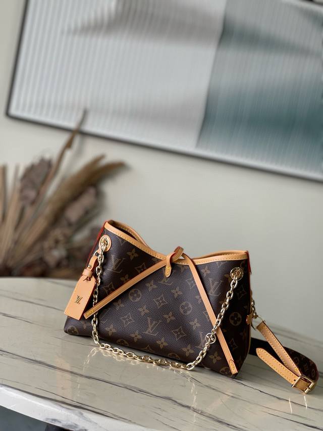 钢链 顶级原单 M13014 本款carryallbb手袋取材monogram帆布,为耀目链条点缀monogram花卉,以潮流之姿点亮昼夜场合。皮革名牌与系带开 钢链 顶级原单 M13014 本款carryallbb手袋取材monogram帆布,为耀目链条点缀monogram花卉,以潮流之姿点亮昼夜场合。皮革名牌与系带开