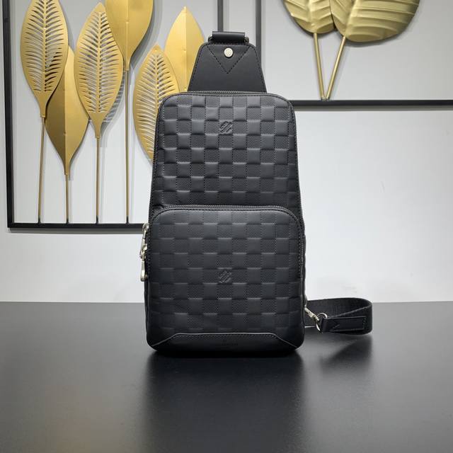 款号:N41720 运动风糅合休闲气息,这款avenue单肩包以damier Infini皮革制作,是您在城中的尤其理想袋款。小巧轻盈,袋形贴合身体曲线,是现代 款号:N41720 运动风糅合休闲气息,这款avenue单肩包以damier Infini皮革制作,是您在城中的尤其理想袋款。小巧轻盈,袋形贴合身体曲线,是现代