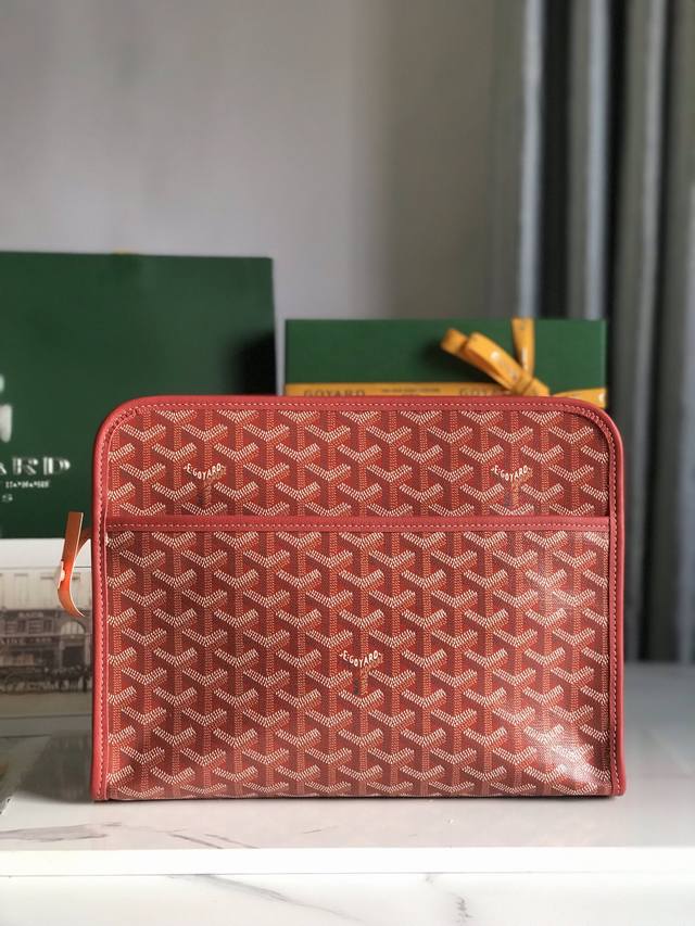 Goyard Jouvence 洗漱包 Goyard Jouvence 洗漱包系列一直是goyard生活和旅行艺术的经典之作！牛皮手工制作 搭配黄色里布、内外均
