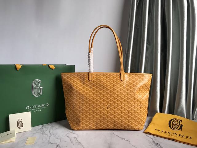 Goyard 戈雅 经多次研究与改良,不断提升面料与皮质,全方位独家定制只为不断达到客户的高品质要求 如果你担心没拉链的安全性不够高、那么拉链款的托特包绝对是首 Goyard 戈雅 经多次研究与改良,不断提升面料与皮质,全方位独家定制只为不断达到客户的高品质要求 如果你担心没拉链的安全性不够高、那么拉链款的托特包绝对是首