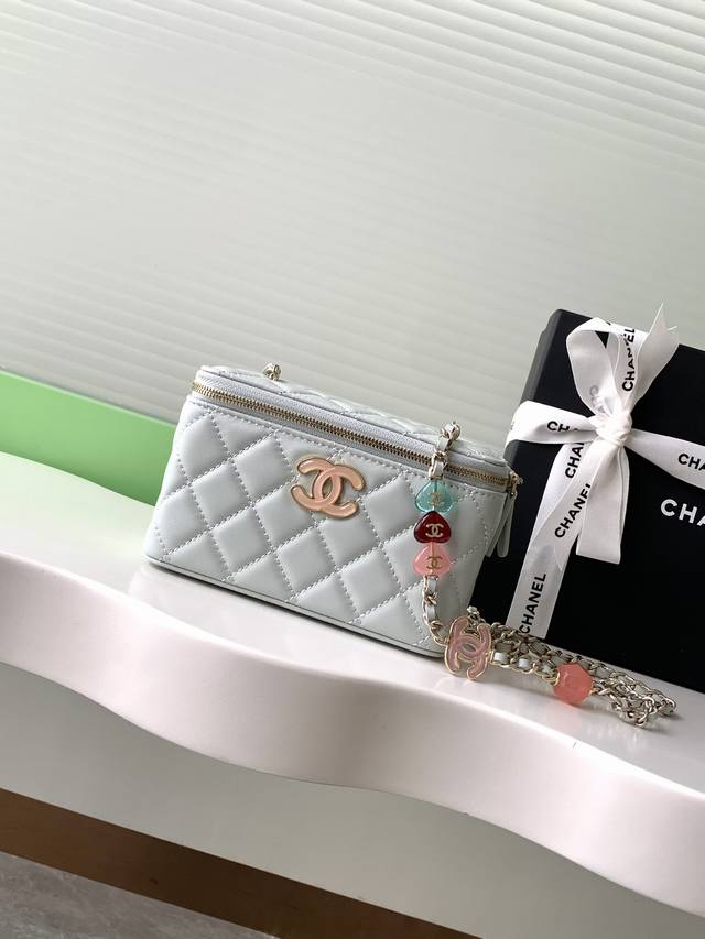 23P珐琅扣爱心化妆小口红盒子 小型收纳盒 原版五金 进口羊皮、上身效果超赞 款号3231 尺寸17-9.5-8 全套包装