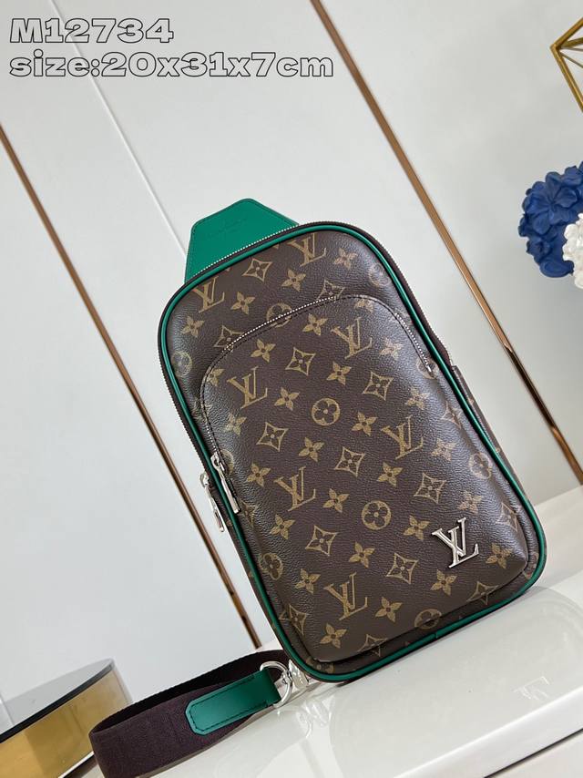 出厂价 顶级原单 M12734 本款 Avenue 单肩包采用 Monogram Macassar 帆布和皮革饰边，释放英朗气度。帆布肩带及内衬为品牌经典注入可