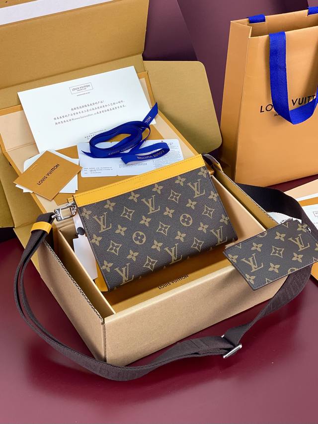 出厂价 升级版本 M81124 黄花！专柜同步包装！Alpha Wearable 钱夹融合 Monogram Eclipse 帆布和皮革饰边，可容纳手机和小号钱