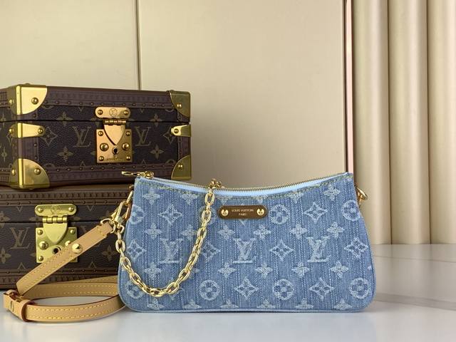 顶级原厂 Liv Pochette 链条手袋 M83532浅蓝色 丹宁牛仔 重新采用漂白和石洗的monogram牛仔布，具有复古的外观和夏季的感觉。这款小包旨在