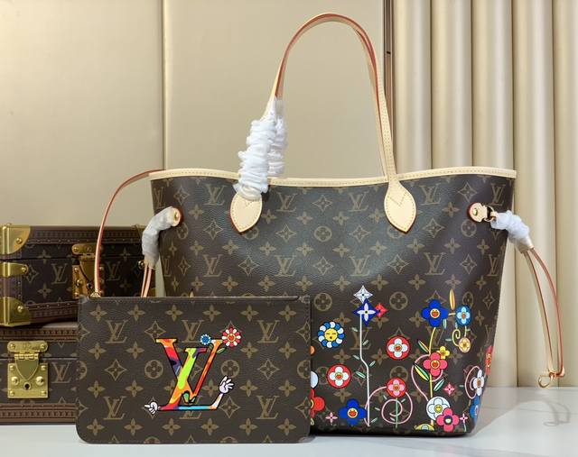 顶级原厂 Neverfull 中号手袋 M13271 40995老花 太阳花 村上隆 路易威登全新演绎 经典手袋，探索袋内精致细节。重新设计的内袋采用了清新的织