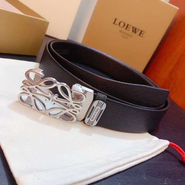 配图片款得物官网正品包装,同步代购专供精品,罗意威原单高端皮系列! 无缝带 高端精工细作,纯钢自动扣系列,真空电镀五金扣件,无瑕疵打磨,手感柔软绝非普通牛皮可比 配图片款得物官网正品包装,同步代购专供精品,罗意威原单高端皮系列! 无缝带 高端精工细作,纯钢自动扣系列,真空电镀五金扣件,无瑕疵打磨,手感柔软绝非普通牛皮可比