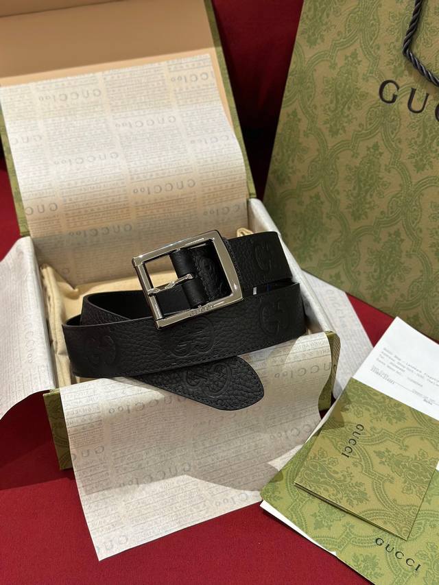 Gucci 意大利进口头层压花荔枝纹牛皮配平纹底,搭配真空电镀亮面纯铜针扣,经典款式,专柜有售,市场顶级品质,支持验货 配送全套专柜包装,宽度 3.5Cm Gucci 意大利进口头层压花荔枝纹牛皮配平纹底,搭配真空电镀亮面纯铜针扣,经典款式,专柜有售,市场顶级品质,支持验货 配送全套专柜包装,宽度 3.5Cm