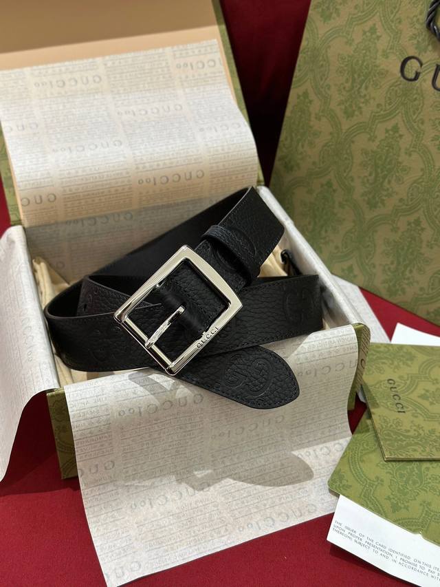 Gucci 意大利进口头层压花荔枝纹牛皮配平纹底,搭配真空电镀亮面纯铜针扣,经典款式,专柜有售,市场顶级品质,支持验货 配送全套专柜包装,宽度 3.5Cm Gucci 意大利进口头层压花荔枝纹牛皮配平纹底,搭配真空电镀亮面纯铜针扣,经典款式,专柜有售,市场顶级品质,支持验货 配送全套专柜包装,宽度 3.5Cm