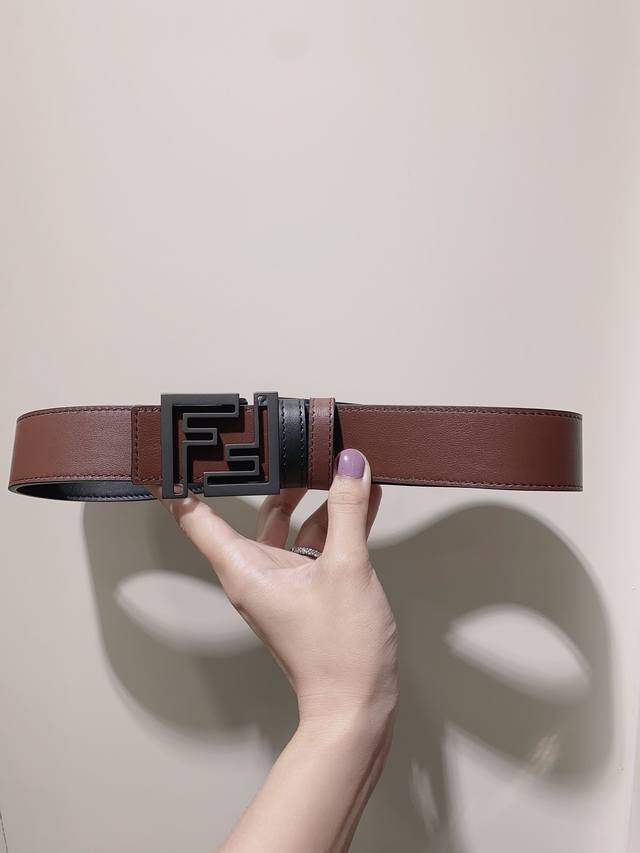 Fendi -双面顶级进口头层小牛皮，搭配真空电镀喷砂镂空纯铜扣，官网新款，专柜有售，市场顶级品质，支持验货 配送全套专柜包装，宽度 3.5Cm