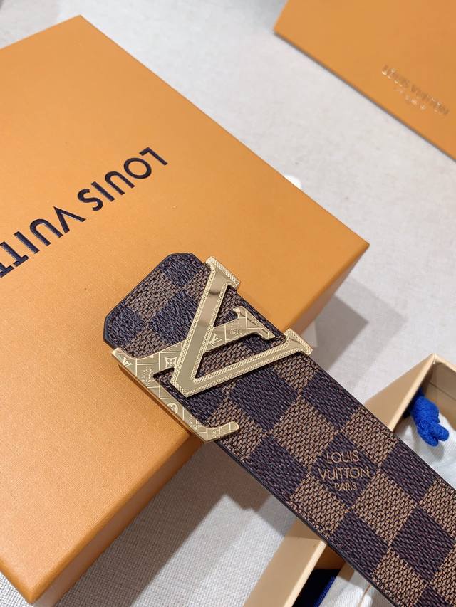 Lv -意大利进口专柜专用monorgan涂层帆布配头层皮底,搭配真空电镀花纹纯钢扣,经典款式,专柜有售,市场顶级品质,支持验货 配送全套专柜包装,宽度 4.0 Lv -意大利进口专柜专用monorgan涂层帆布配头层皮底,搭配真空电镀花纹纯钢扣,经典款式,专柜有售,市场顶级品质,支持验货 配送全套专柜包装,宽度 4.0