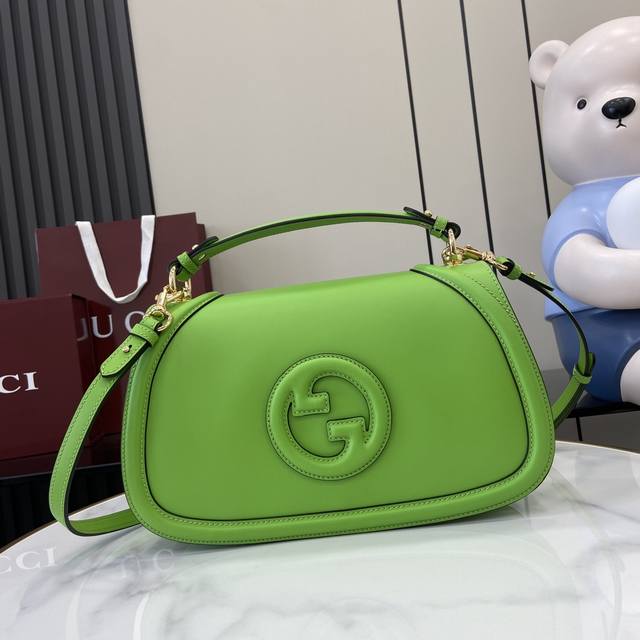 配全套原厂绿盒包装 新款 Gucci Blondie系列中号手提包 Gucci Blondie系列全新手袋饰有在20世纪70年代初期首次亮相的品牌系列经典标识，