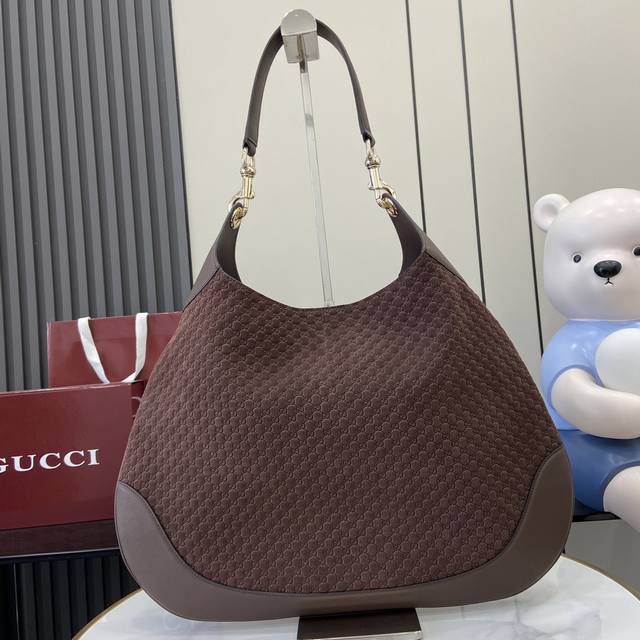 配全套原厂绿色礼品袋 新款 Gucci Body双锁扣中号肩背包 呈献gucci Body双锁扣手袋系列，灵感来源于上世纪50年代典藏设计。这款中号肩背包承载2