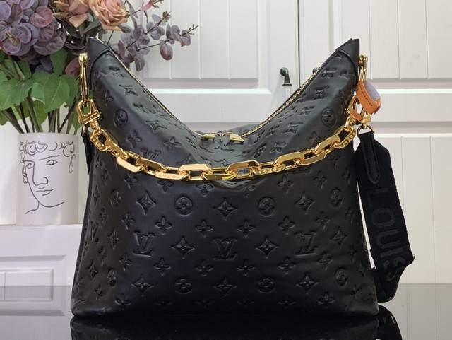 顶级原单 特惠 Coussin Hobo Mm手袋 M12072 紫红色 M12071 灰褐色 M12068 黑色 作为coussin系列的声明补充，这款新的h