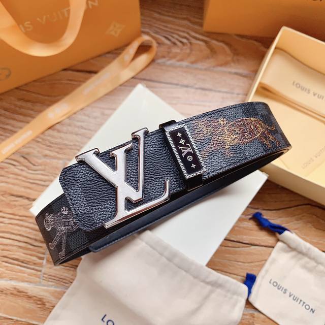 Lv路易威登正版同步,经典版型官网同步,原单高端货,配正版包装,专柜买版复刻定制, 精品挂扣锻造,意大利原产软皮系列立体丝印花纹,好货看细节看实物, 对比正品无 Lv路易威登正版同步,经典版型官网同步,原单高端货,配正版包装,专柜买版复刻定制, 精品挂扣锻造,意大利原产软皮系列立体丝印花纹,好货看细节看实物, 对比正品无