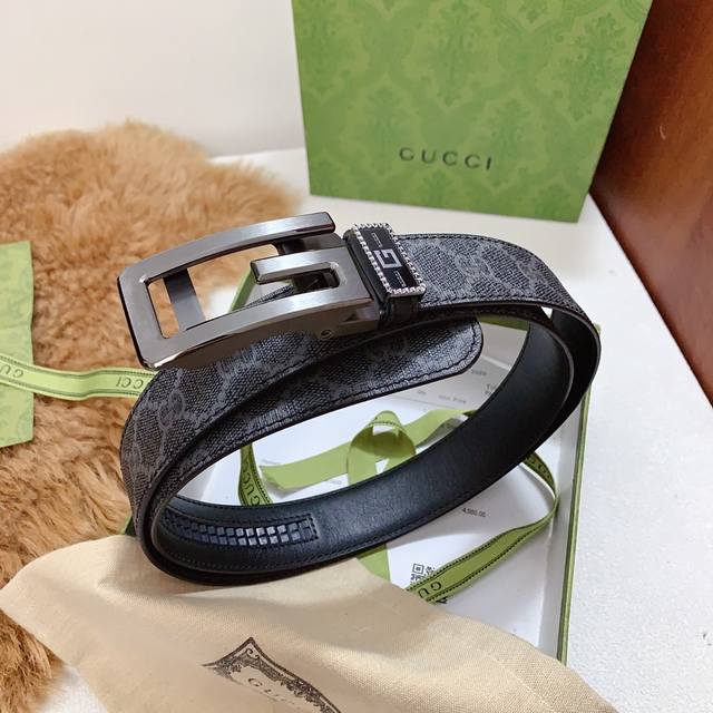 古奇新款自动扣系列,宽度3.5Cm,配正版包装,顶级高端精工贴合工艺,纯钢五金精品打磨材质,高端品质进口原厂皮料,正版开模, 高清实拍大图 ,保质保量 古奇新款自动扣系列,宽度3.5Cm,配正版包装,顶级高端精工贴合工艺,纯钢五金精品打磨材质,高端品质进口原厂皮料,正版开模, 高清实拍大图 ,保质保量