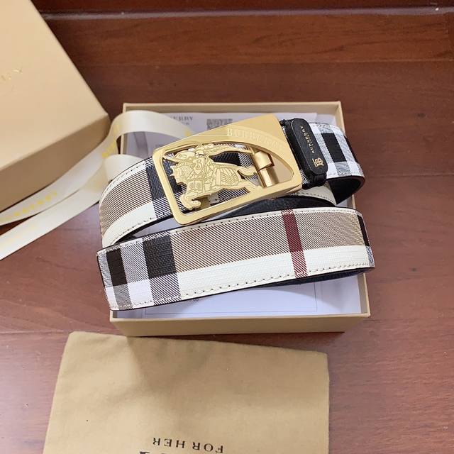 配图片款正版包装,巴宝莉官网同步正版,原单精品,镀钯镂空设计精品纯钢自动扣,真空电镀不掉色,正版面料缝制,进口头层牛皮,质感柔软,版型时尚高档 宽度3.4Cm 配图片款正版包装,巴宝莉官网同步正版,原单精品,镀钯镂空设计精品纯钢自动扣,真空电镀不掉色,正版面料缝制,进口头层牛皮,质感柔软,版型时尚高档 宽度3.4Cm