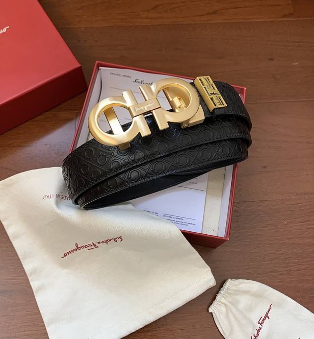 配正版包装，菲拉格慕原单新款到货，原厂定制镀钯精品扣，精工打磨制作，看图看细节，非常厚实饱满，正版同步， 皮纹清晰质感舒适 版型时尚高档 宽度3.4 Cm 高清