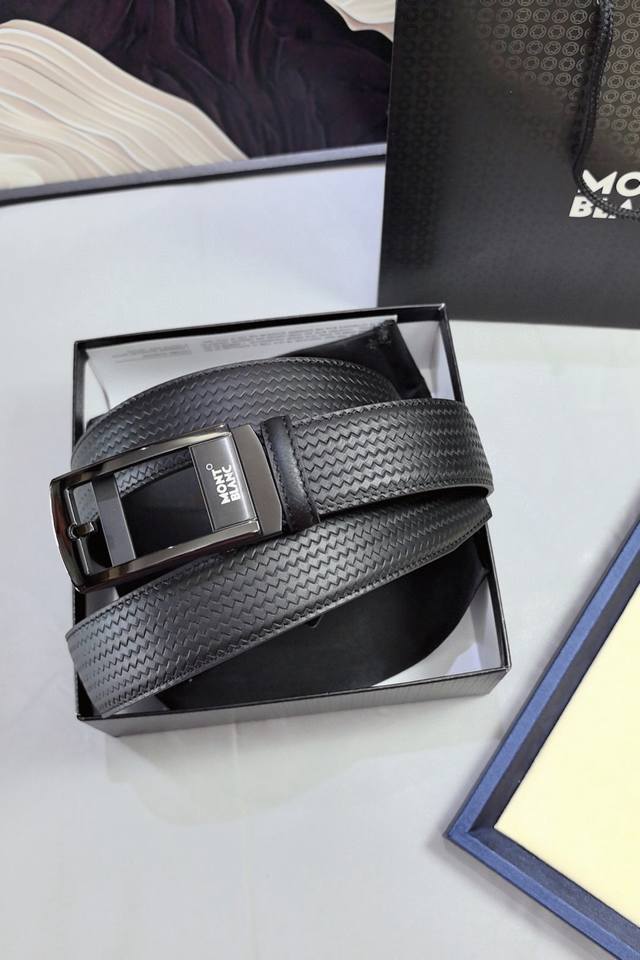 万宝龙新款纯钢自动扣系列，内穿式，宽度3.5Cm，配正版包装，新款压花带身工艺，五金精品打磨材质，头层牛皮，正版开模， 高清实拍大图 ，保质保量