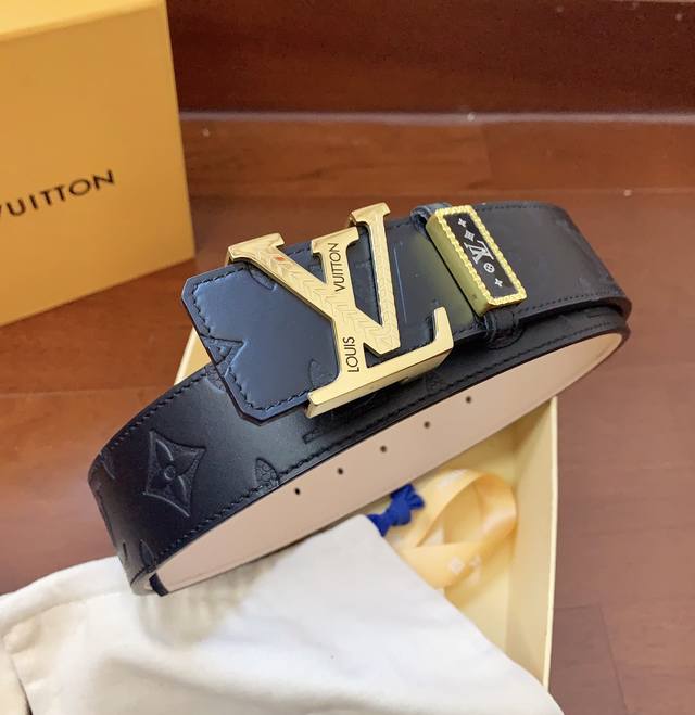 Lv路易威登正版同步，经典版型官网同步，原单高端货，配正版包装，专柜买版复刻定制， 精品钢扣锻造，宽度4.0 Cm 高清实拍大图