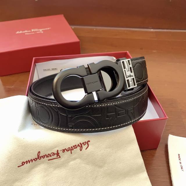 配正版包装，菲拉格慕原厂八字扣精品新款logo打磨制作，看图看细节，非常厚实饱满，正版同步， 皮纹清晰质感舒适 版型时尚高档 宽度3.4 Cm 高清实拍大图 ，