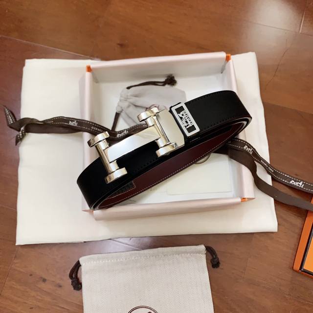 爱马仕正版同步配正版包装，高端品质原单丝绸效果亚光牛皮，酒红色底皮搭配，皮版正版开模，扣头镀钯精品自动扣 宽度3.4Cm 高清实拍大图 ，保质保量