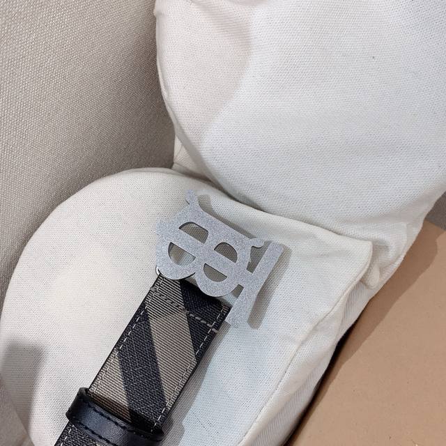 巴宝莉专柜同步,原单质量,新款男士腰带 进口小牛皮皮带 专柜同步新款burberry博柏利休闲款,宽度3.5Cm 巴宝莉专柜同步,原单质量,新款男士腰带 进口小牛皮皮带 专柜同步新款burberry博柏利休闲款,宽度3.5Cm