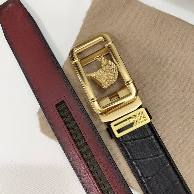 史蒂芬新款同步。配正版包装新款野牛皮，精品自动钢扣，看货看品质带宽3.4Cm，对版对货，全套包装！市场高版本！