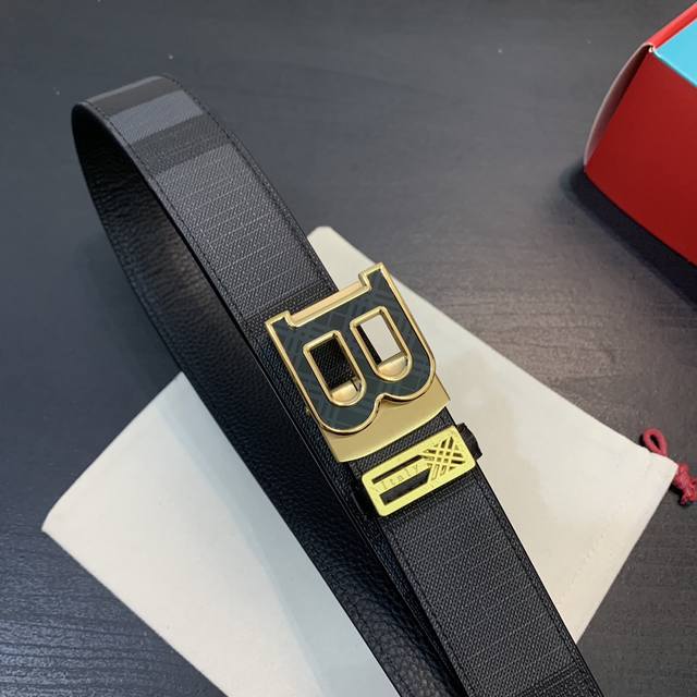 配图片款正版包装,巴宝莉官网同步正版,原单精品,镀钯镂空设计精品纯钢自动扣,真空电镀不掉色,正版面料缝制,进口头层牛皮,质感柔软,版型时尚高档 宽度3.4Cm 配图片款正版包装,巴宝莉官网同步正版,原单精品,镀钯镂空设计精品纯钢自动扣,真空电镀不掉色,正版面料缝制,进口头层牛皮,质感柔软,版型时尚高档 宽度3.4Cm