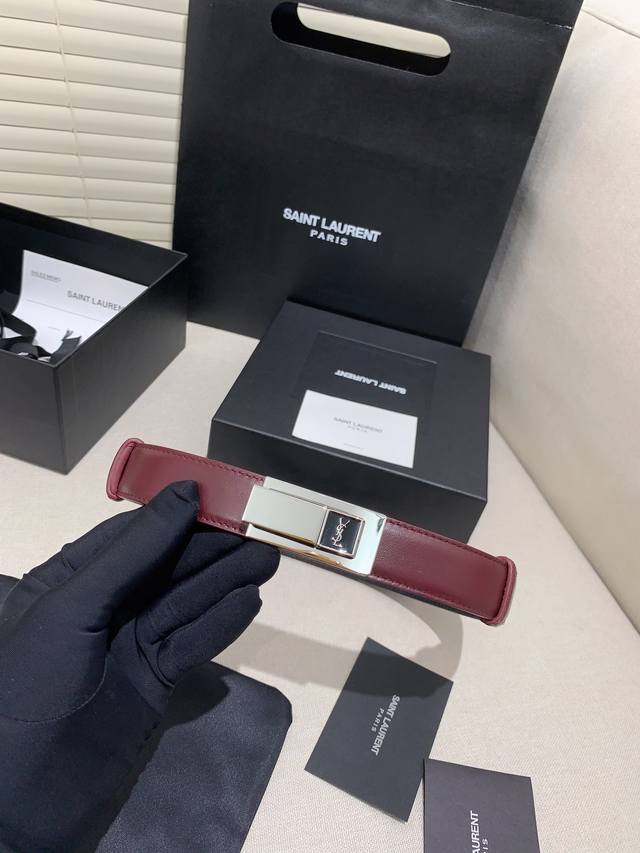 圣罗兰 双面意大利进口头层小牛皮，搭配真空电镀仿古银扣，官网新款，专柜有售，市场顶级品质，支持验货 配送全套专柜包装，宽度 2.5Cm