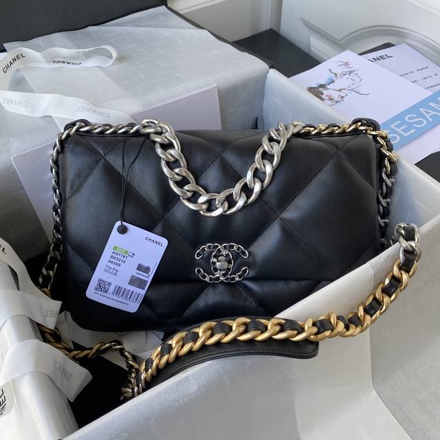 银链ohanel秋冬19Bag 结合一切经典的枕头包as1161 这款包是karl Lagerfeld和新任总监virginie Viard一起设计的，也是老佛