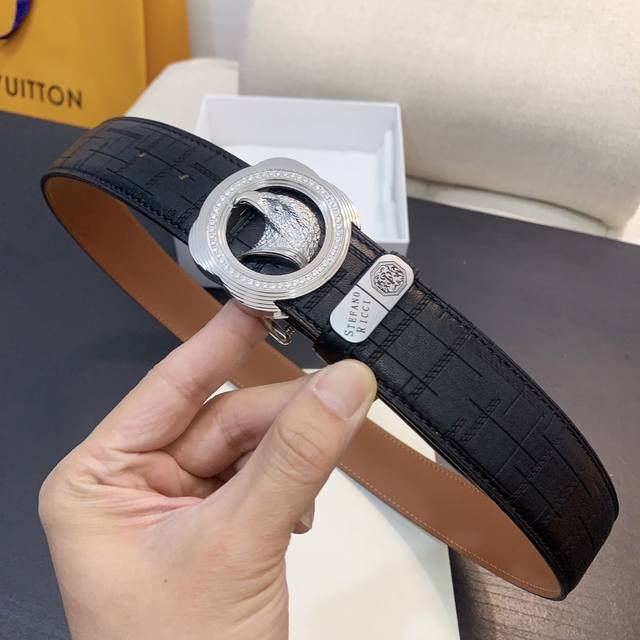 配送礼品包装，史蒂芬同步专柜开模原单高端系列，正品宽度3.8Cm，专柜精品镶钻316纯钢扣，真空电镀，工艺精细，天然鹿皮精选皮料，质感超赞，手感柔软