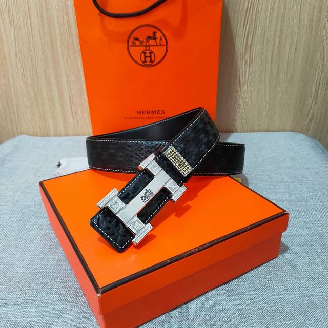 爱马仕同步钻扣开模，压花系列双面带身，真空电镀五金钻扣件，无瑕疵打磨，厚实皮料质感超赞，宽度3.8Cm