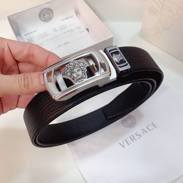 范思哲新款纯钢自动扣系列，宽度3.5Cm，配正版包装，顶级高端精工 无缝带 贴合工艺，五金精品打磨材质，高端品质进口原厂皮料，正版开模， 高清实拍大图 ，保质保